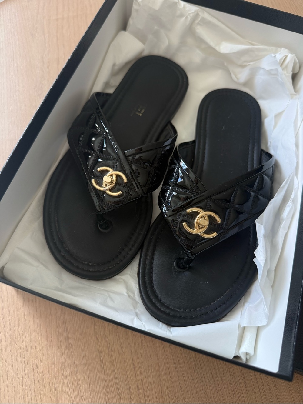 CHANEL black patent calfskin thong sandals